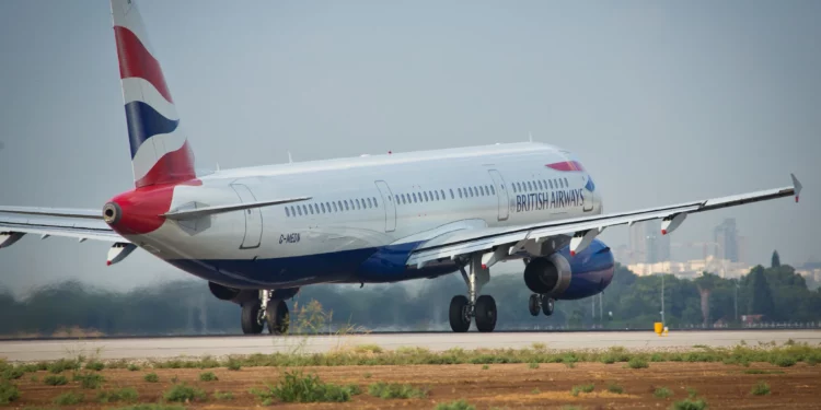 Un vuelo de British Airways despega del Aeropuerto Internacional Ben Gurion, el 3 de septiembre de 2014. (Moshe Shai/FLASH90)