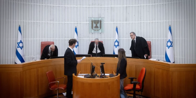Audiencia judicial sobre la celebración de la oración tradicional de Yom Kippur en un espacio público, en la Corte Suprema de Jerusalén, el 9 de octubre de 2024. (Chaim Goldberg/Flash90)