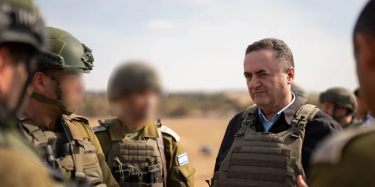 El ministro de Defensa, Israel Katz, cerca de la frontera con la Franja de Gaza, el 19 de enero de 2025. (Ariel Hermoni/Ministerio de Defensa)