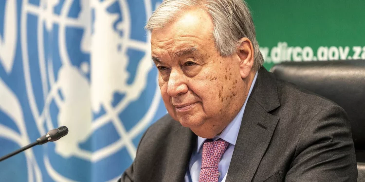 El secretario general de la ONU, Antonio Guterres, durante una visita a Pretoria, Sudáfrica. 11 de diciembre de 2024. (Foto AP/Shiraaz Mohamed)