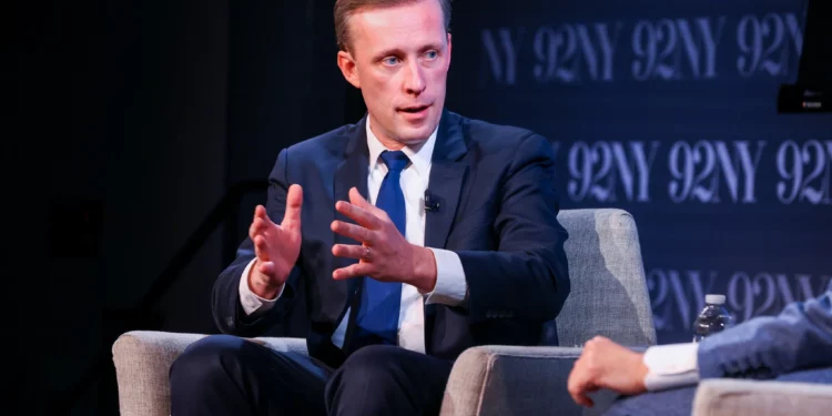 El asesor de seguridad nacional de Estados Unidos, Jake Sullivan, habla durante una entrevista en el escenario el martes por la noche en el 92nd Street Y, Nueva York, el 18 de diciembre de 2024. (Rod Morata/Michael Priest Photography)