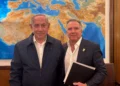 El primer ministro, Benjamin Netanyahu, se reúne con el enviado para Oriente Medio del presidente electo de Estados Unidos, Donald Trump, Steve Witkoff, en su oficina en Jerusalén, el 11 de enero de 2025. (Portavoz de la oficina del primer ministro)