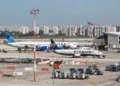 Un avión de Ryanair en el Aeropuerto Internacional Ben Gurion, en las afueras de Tel Aviv, el 2 de marzo de 2021. (Yossi Aloni/Flash90)