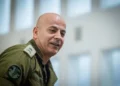 El mayor general Ghassan Alian, jefe de la Coordinación de Actividades Gubernamentales en los Territorios (COGAT) de Israel, llega a la Corte Suprema en Jerusalén para una audiencia judicial sobre el ingreso de ayuda humanitaria a la Franja de Gaza, el 21 de julio de 2024. (Yonatan Sindel/Flash90)