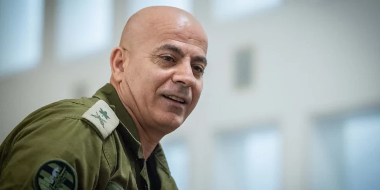 El mayor general Ghassan Alian, jefe de la Coordinación de Actividades Gubernamentales en los Territorios (COGAT) de Israel, llega a la Corte Suprema en Jerusalén para una audiencia judicial sobre el ingreso de ayuda humanitaria a la Franja de Gaza, el 21 de julio de 2024. (Yonatan Sindel/Flash90)