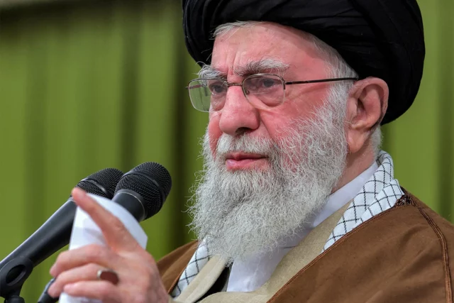 Jamenei de Irán califica las relaciones con EE. UU. de “irresolubles”