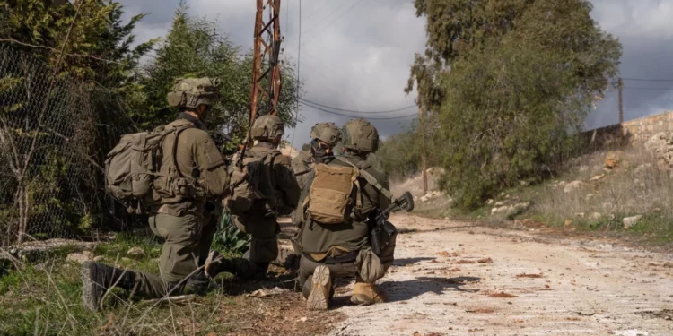 Tropas de la Séptima Brigada Blindada operan en el sur del Líbano, en una foto difundida el 23 de enero de 2025. (Fuerzas de Defensa de Israel)