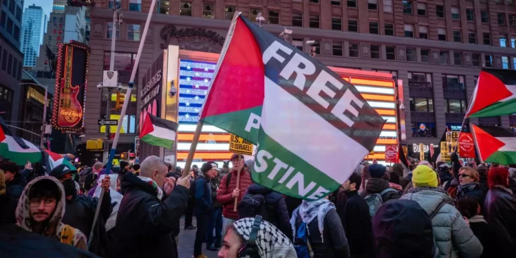 Manifestantes piden intifada durante protesta en Times Square