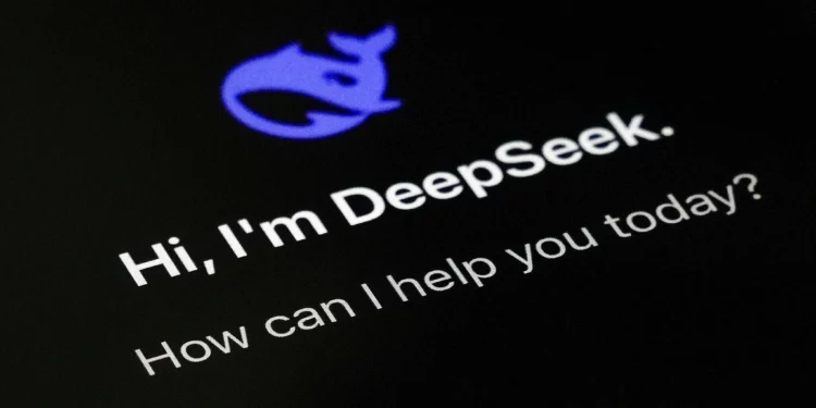 La página de la aplicación DeepSeek para teléfonos inteligentes se ve en la pantalla de un teléfono inteligente en Beijing, el 28 de enero de 2025. (Foto AP/Andy Wong)