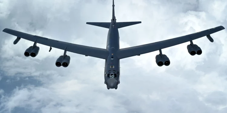 El B-52H Stratofortress opera en la Península Arábiga