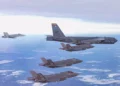 B-52, F-35 y F/A-18 sobrevuelan Estonia en su Día de la Independencia