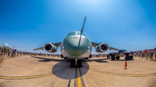 Embraer abre filial en India para impulsar ventas de E195-E2 y C-390