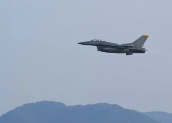 Un F-16 Fighting Falcon del 80.º Escuadrón de Cazas despega de la Base Aérea de Gwangju, República de Corea, en apoyo de ACE durante Beverly Pack 25-1, el 14 de enero de 2025.