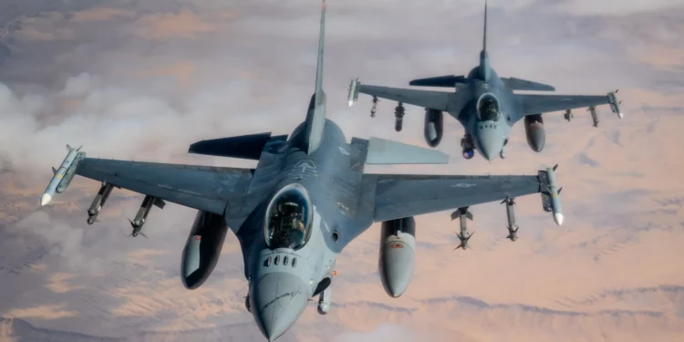 F-16 de EE. UU. emplean cohetes guiados por láser aire-aire