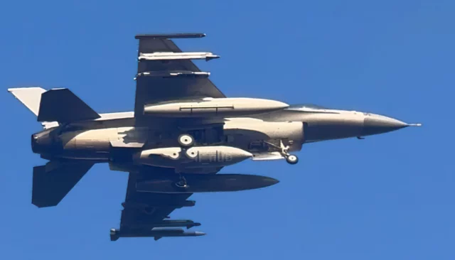 F-16V de Taiwán incorporan misiles AIM-120D
