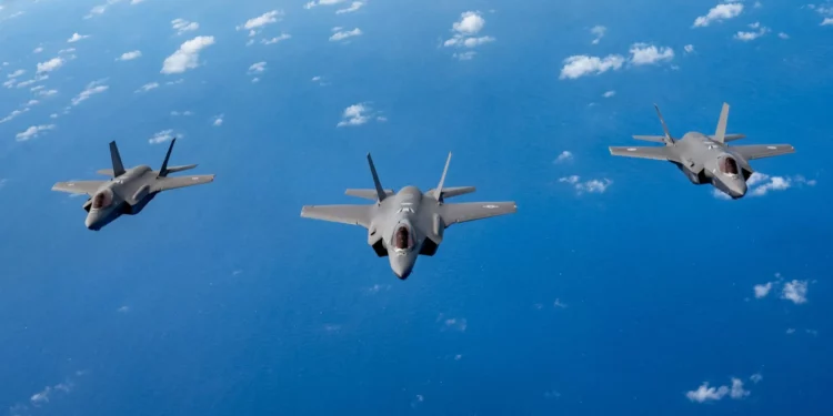 F-35 de EE. UU., Japón y Australia entrenan juntos