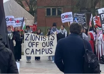 Una protesta en un campus universitario en el Reino Unido en febrero de 2024. (Informe del campus de CST)