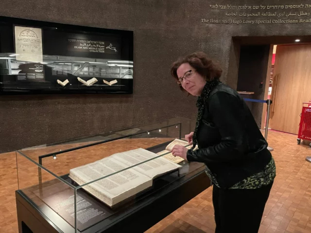 Manuscrito con comentario inédito de Maimónides se exhibe en Jerusalén