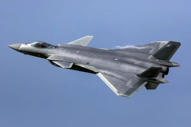 China corteja a Egipto con el Chengdu J-20