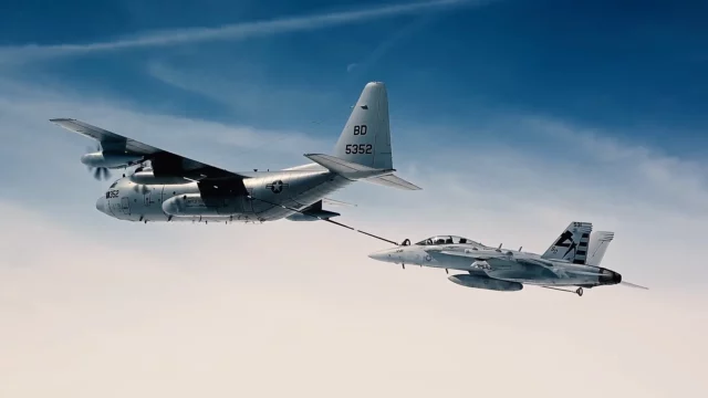 NAWCAD prueba el KC-130T con el EA-18G Growler y el CH-53K