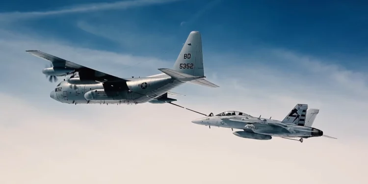 NAWCAD prueba el KC-130T con el EA-18G Growler y el CH-53K