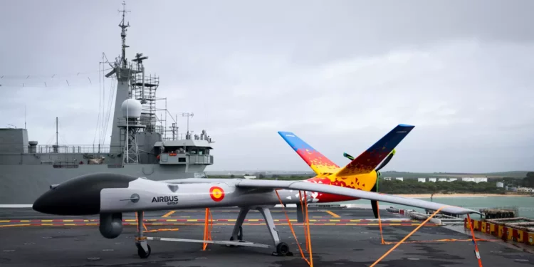 Airbus y Navantia estudian la integración del dron SIRTAP en el Juan Carlos I