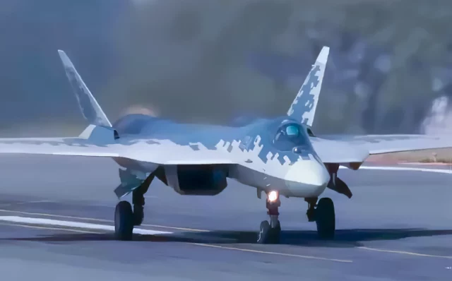 Un caza ruso Su-57 aterrizó en Irán tras Aero India 2025