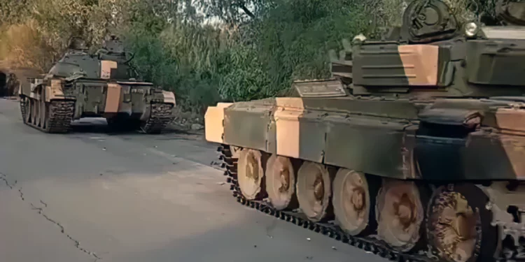 Tanques T-90 y BMP-1 abandonados en carretera de Siria