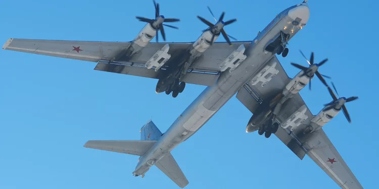 Rusia envía portamisiles Tu-95MS en misión sobre mares del norte