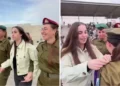 La ex soldado rehén Agam Berger asiste a una ceremonia de las Fuerzas de Defensa de Israel para su hermana Bar, quien completó un curso militar, el 3 de febrero de 2025. (FDI)