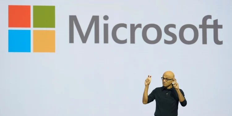 El director ejecutivo de Microsoft, Satya Nadella, se dirige a los asistentes a la conferencia Microsoft Ignite, el 19 de noviembre de 2024, en Chicago, Illinois. (Foto AP/ Charles Rex Arbogast, archivo)