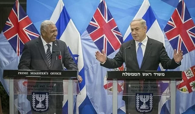 El Primer Ministro Benjamín Netanyahu con el Primer Ministro de Fiji, Josaia Voreqe Bainimarama, de visita en Jerusalén, el 7 de noviembre de 2016. (Ohad Zwigenberg)