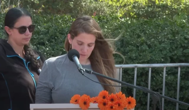 Hermana de Shiri Bibas se despide en un emotivo discurso