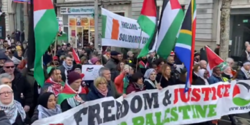 Manifestantes pro palestinos y anti israelíes marchan en Dublín, Irlanda, el 13 de enero de 2024. (Captura de pantalla: X/Fergal O'Brien, utilizada de conformidad con la cláusula 27a de la Ley de Derechos de Autor)