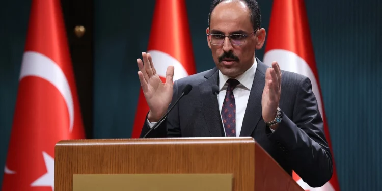 El portavoz presidencial turco, Ibrahim Kalin, ofrece una conferencia de prensa en Ankara, el 25 de mayo de 2022 (Adem ALTAN / AFP)