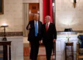 El presidente de Estados Unidos, Donald Trump (izquierda), recibe al primer ministro, Benjamin Netanyahu, en la Casa Blanca el 4 de febrero de 2025. (Avi Ohayon/GPO)