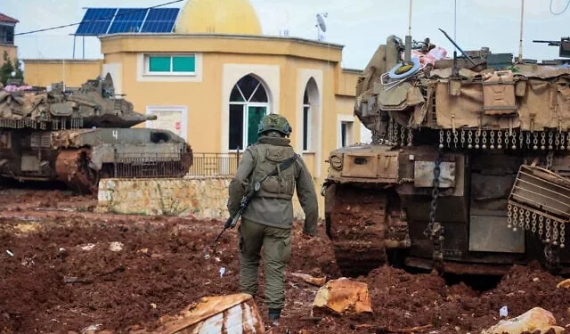 Soldados israelíes en Meiss El Jabal, en el sur del Líbano, el 10 de febrero de 2025. (Oren Cohen/Flash90)