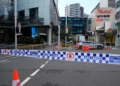 Imagen ilustrativa: la policía australiana bloquea una calle cerca de la escena de un crimen en Bondi Junction, Sídney, el 14 de abril de 2024. (Rick Rycroft/AP)