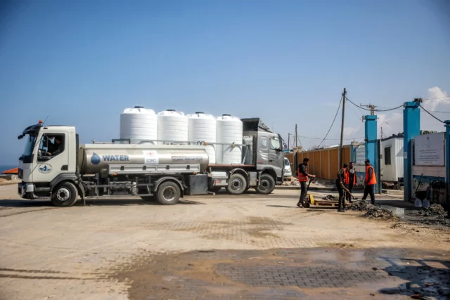 Israel repara las líneas de agua a Gaza