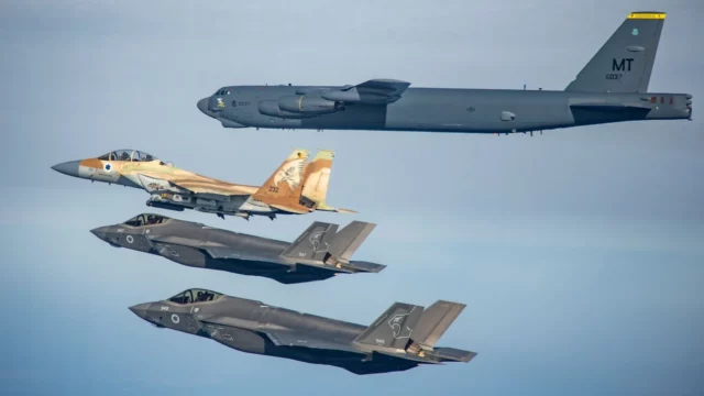 El B-52 Stratofortress entrena con F-35I y F-15 israelíes