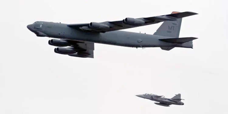 B-52 de EE. UU. sobrevuela Suecia y lanza bombas en Vidsel