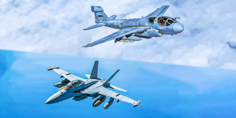 Cómo supera el EA-18 Growler al EA-6B Prowler en guerra electrónica