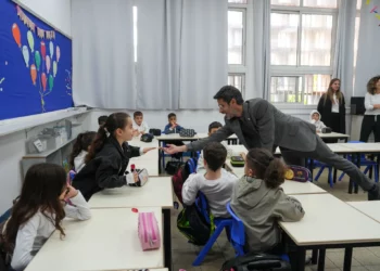 Más del 60% de estudiantes evacuados en la guerra con Hezbolá regresan a clases