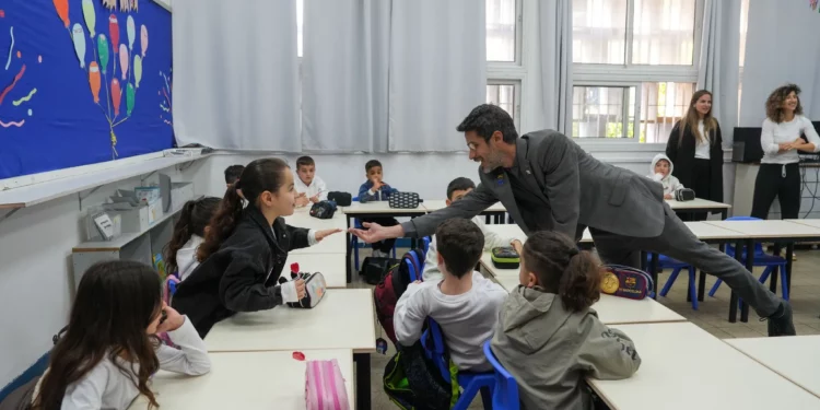 Más del 60% de estudiantes evacuados en la guerra con Hezbolá regresan a clases