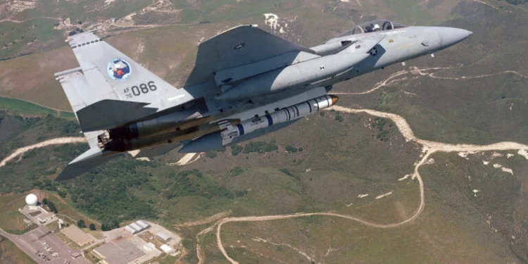 Un F-15A destruye un satélite en una histórica prueba ASAT