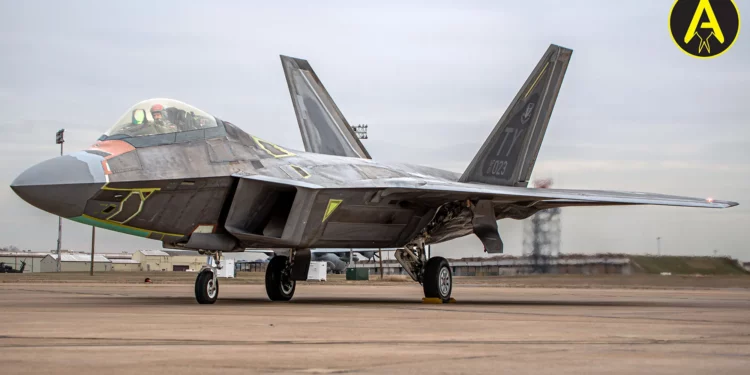 Imágenes muestran un F-22 Raptor reparado tras aterrizaje fallido