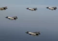 Otra foto de los cinco F-35 de la Marina de los EE. UU., la Fuerza Aérea de los EE. UU. y la Fuerza Aérea de la República de Corea durante el Ejercicio Freedom Shield 25 el 13 de marzo de 2025. (Crédito de la imagen: Fuerza Aérea de la República de Corea)