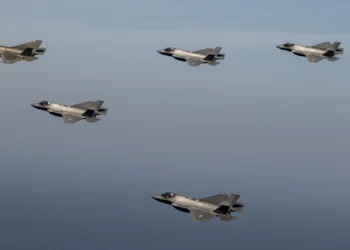 Otra foto de los cinco F-35 de la Marina de los EE. UU., la Fuerza Aérea de los EE. UU. y la Fuerza Aérea de la República de Corea durante el Ejercicio Freedom Shield 25 el 13 de marzo de 2025. (Crédito de la imagen: Fuerza Aérea de la República de Corea)