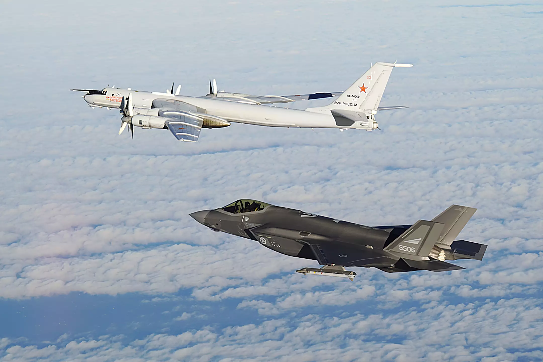 Un F-35A noruego intercepta un Tu-142 Bear-F ruso en septiembre de 2024. (Crédito de la imagen: Forsvaret)