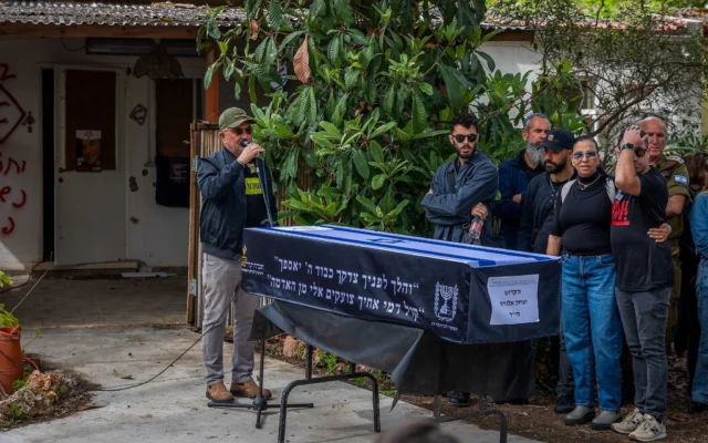 Multitud despide a Itzik Elgarat: rehén asesinado en Gaza